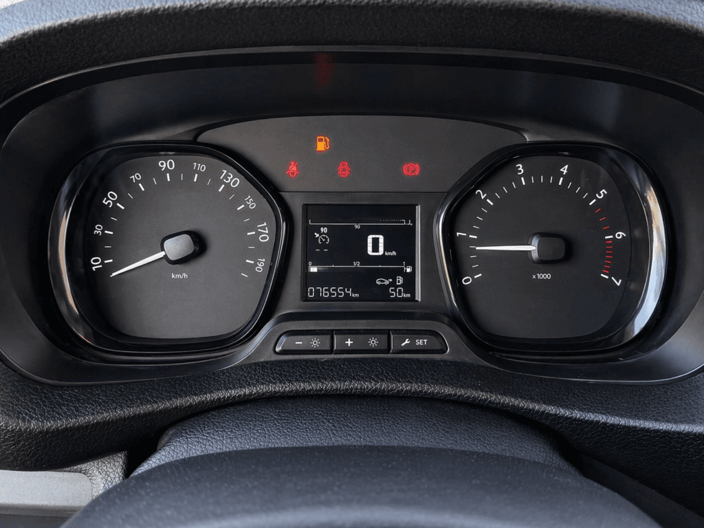 cuadro de instrumentos citroen jumpy furgon de segunda mano con kilometraje visible y panel limpio listo para trabajar furgo pro
