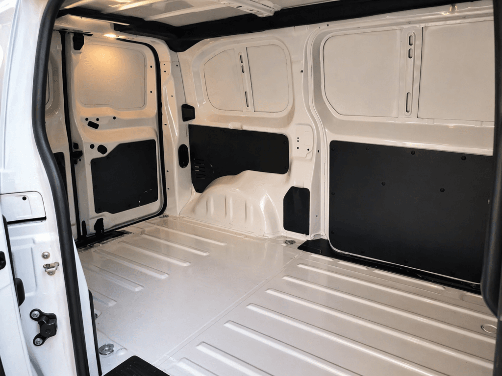 interior zona de carga citroen jumpy industrial sin plazas blanca segunda mano con espacio amplio limpio y preparado para trabajo furgo pro