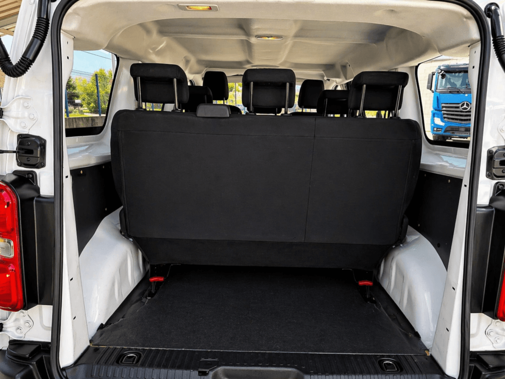 maletero citroen jumpy segunda mano amplio y limpio vista trasera interior listo para trabajo profesional