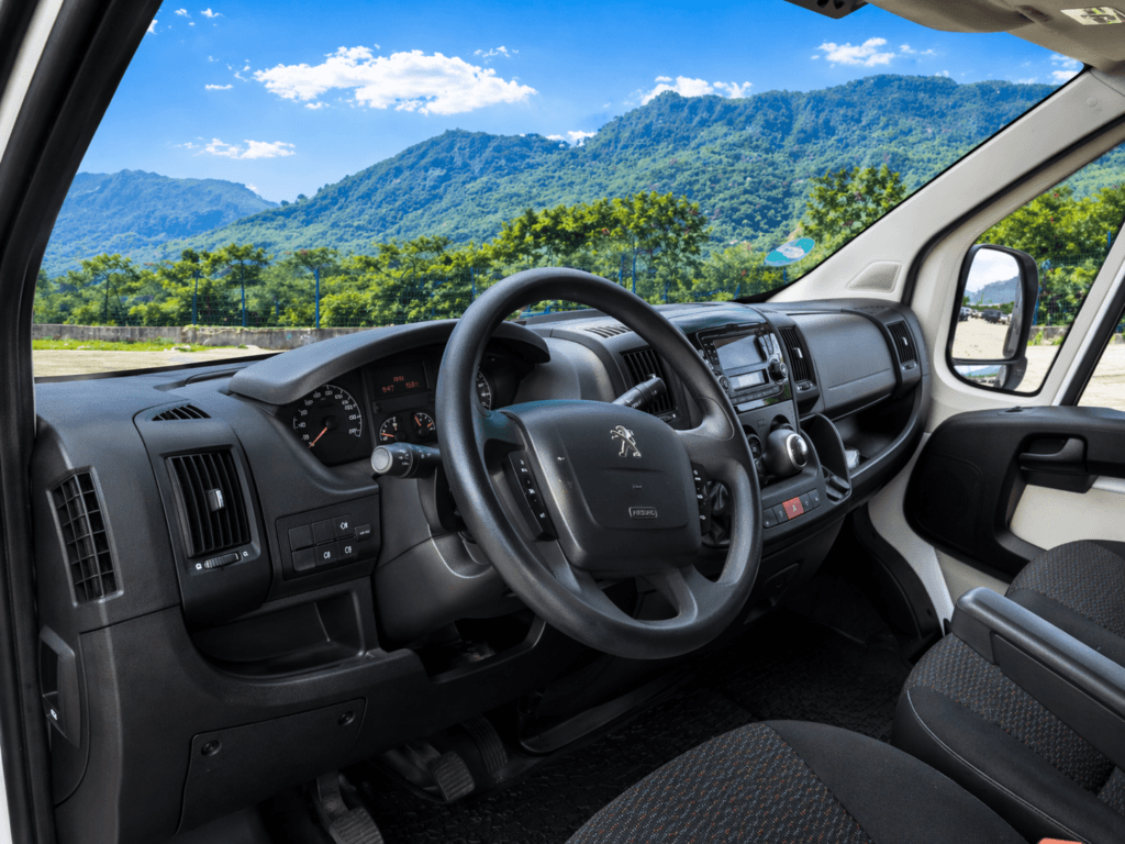 volante y puesto de conducción peugeot boxer interior

