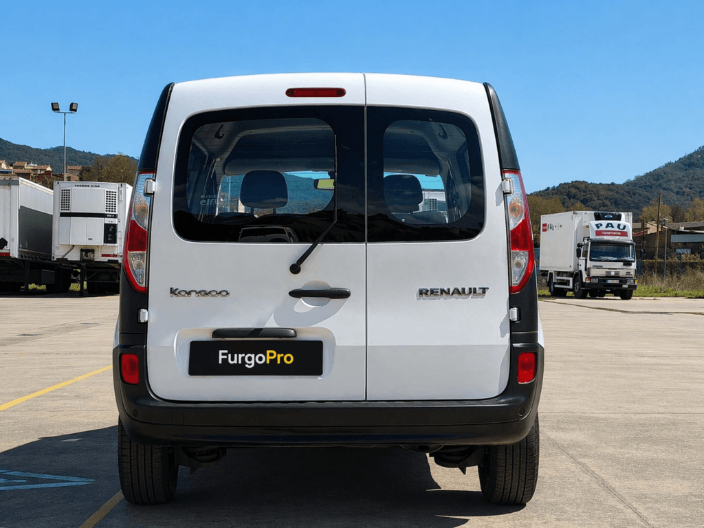 vista trasera de renault kangoo combi 2019 de segunda mano furgoneta versatil de 5 plazas lista para trabajar