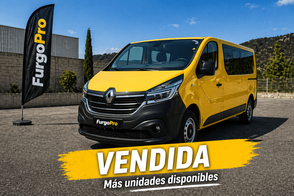 Renault Trafic amarilla de segunda mano vendida en Girona con diseño FurgoPro en entorno industrial y más unidades disponibles