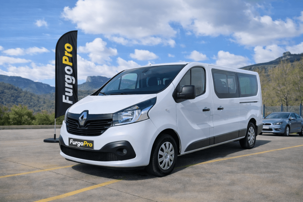 renault trafic 9 plazas de segunda mano en parking lista para trabajar