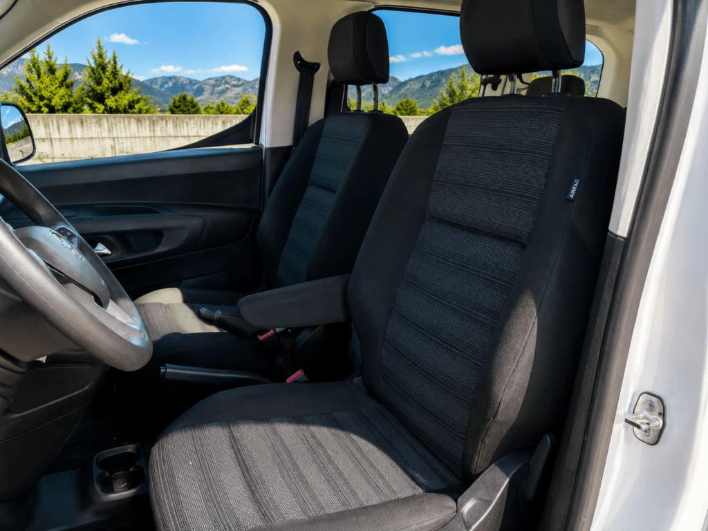Interior delantero Opel Combo 2021