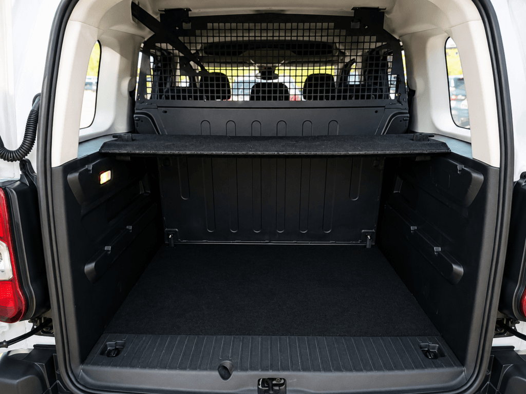 Maletero Peugeot Rifter espacio de carga vacío 2024