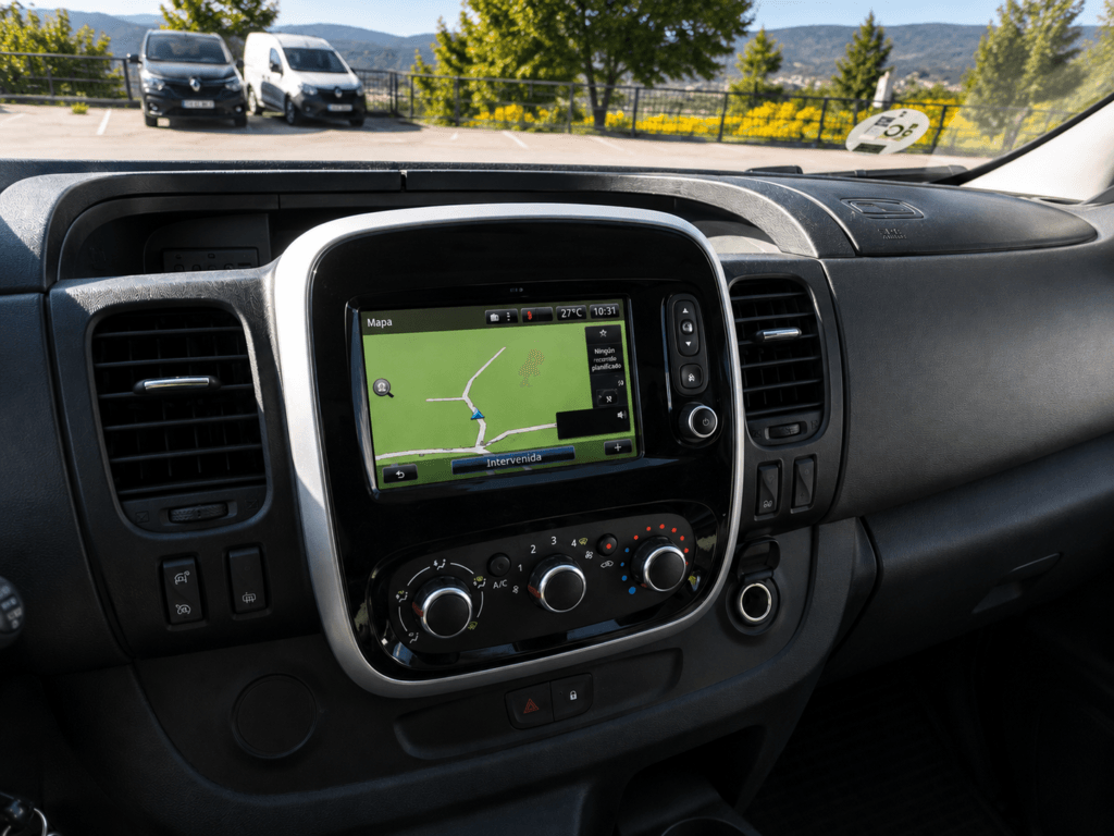 Cuadro de mandos Renault Trafic L1H2 2021 con 25.357 km certificados
