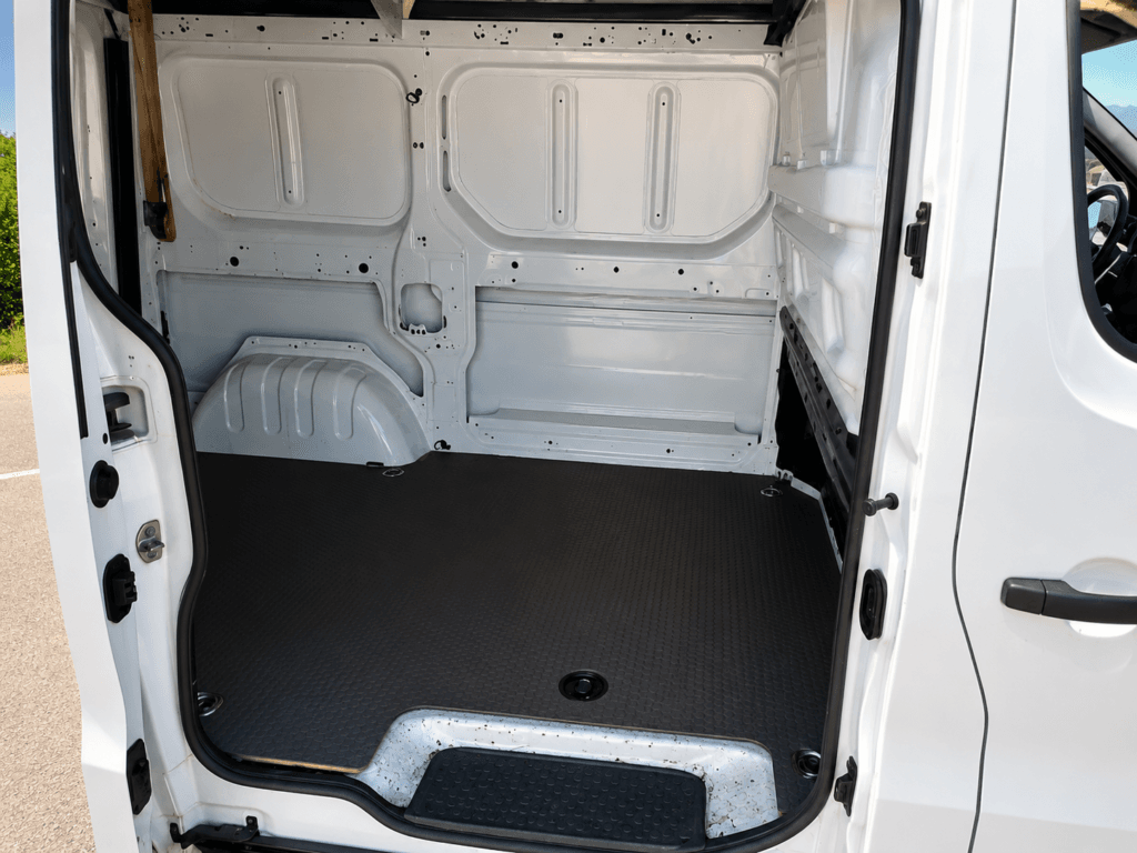 Caja Renault Trafic Furgón L1H2 dCi 145 furgoneta de ocasión Girona