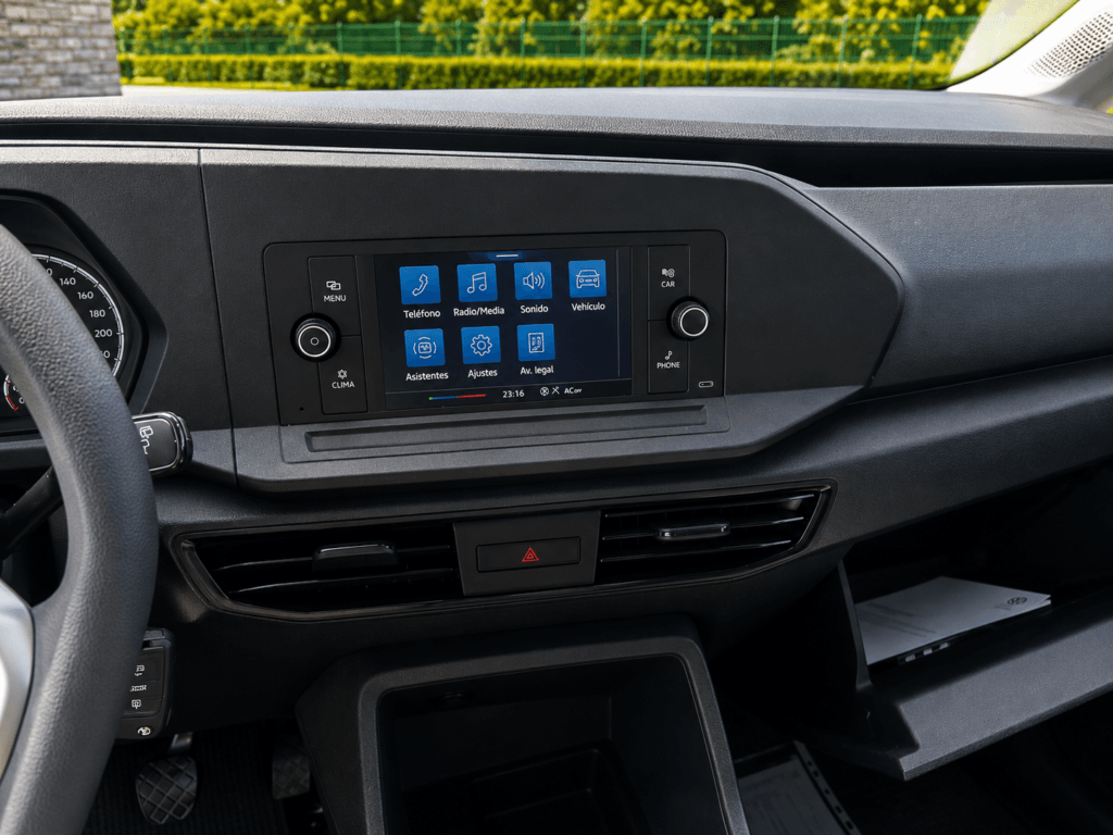 Pantalla LED central Volkswagen Caddy Origin 2.0 TDI 4Motion 2021 furgoneta diésel con 38.477 km en FurgoPro Girona
