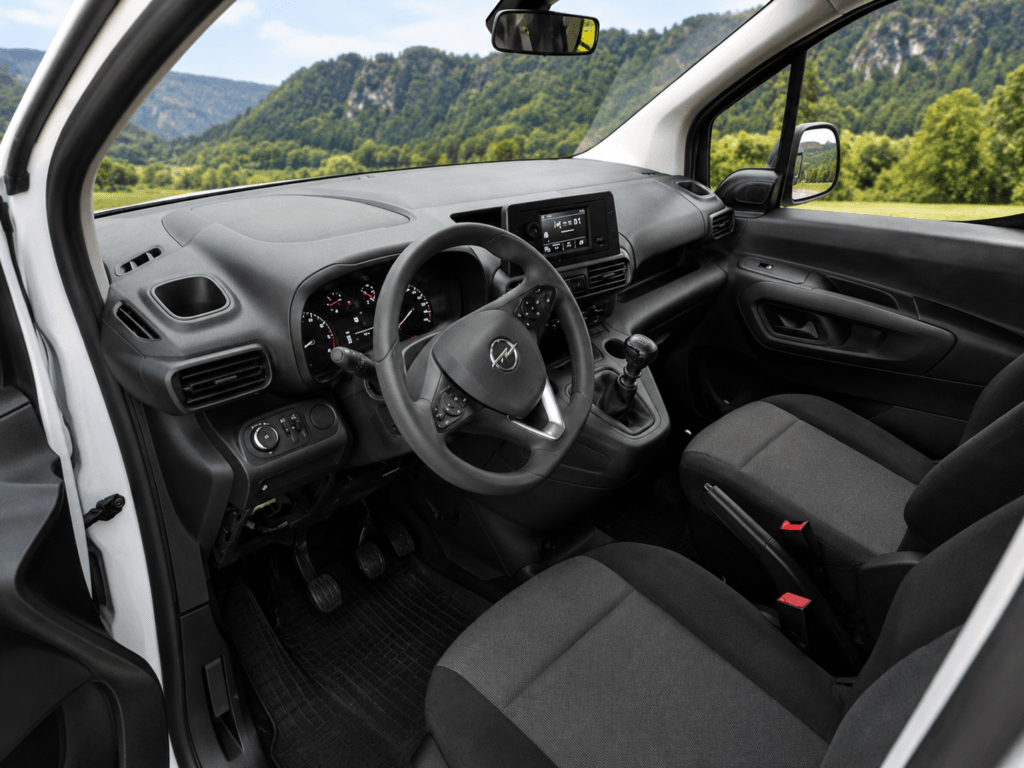 Interior cabina Opel Combo Cargo 1.5 Diesel asientos y volante