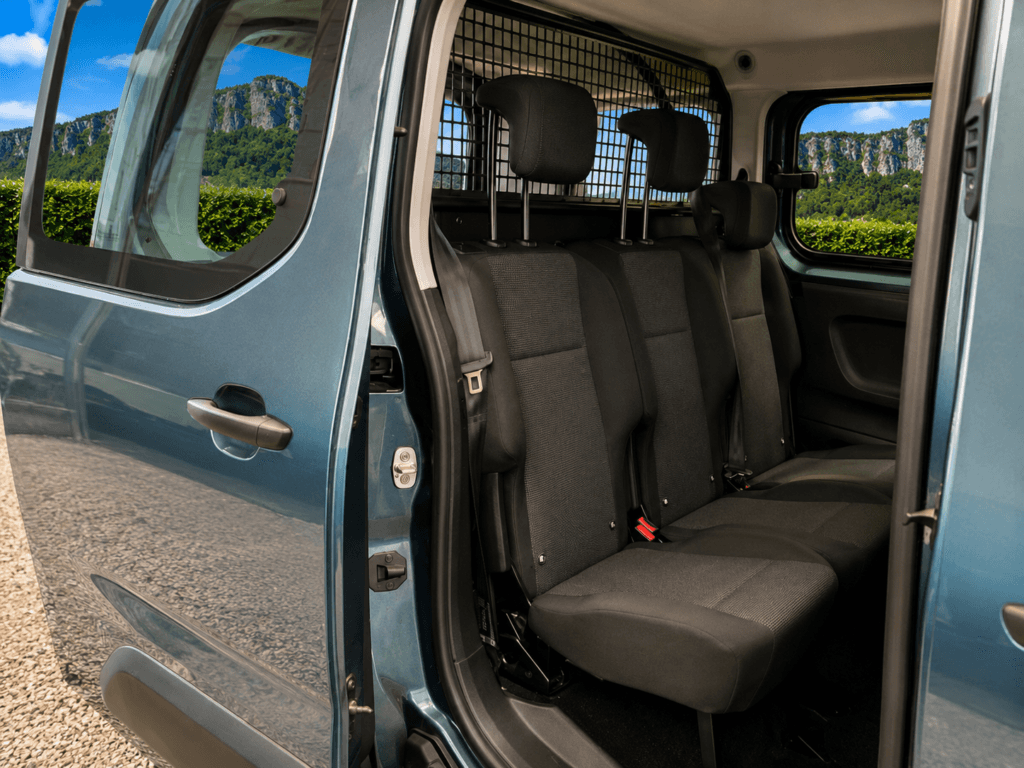 Plazas traseras abatidas Opel Combo Combi maletero ampliado