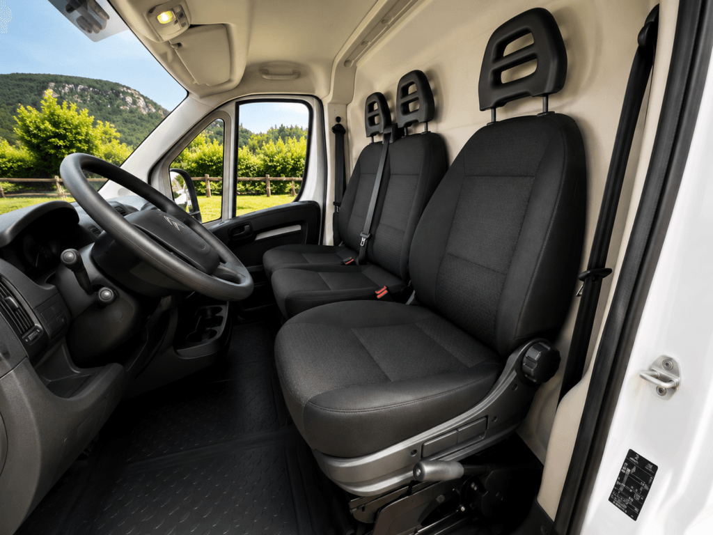citroën jumper L2H2 de ocasión con 3 asientos y volante en perfectas condiciones