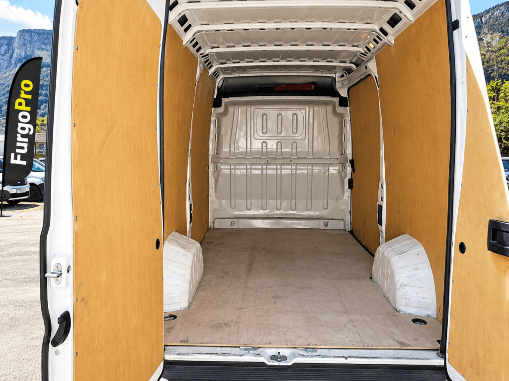 Zona de carga vacía Citroën Jumper L2H2 4x4 Dangel furgón medidas