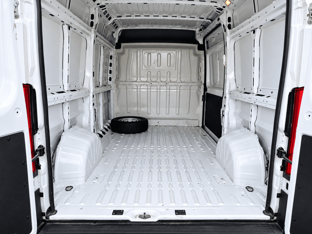 Zona de carga Fiat Ducato 33 MH2 furgón