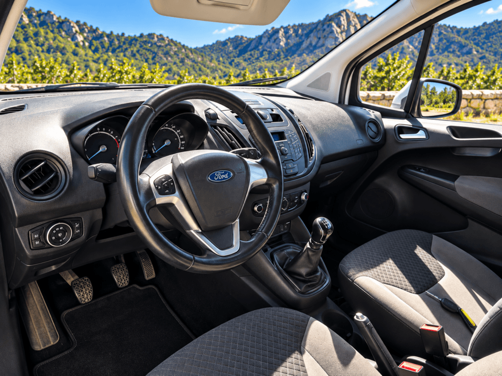 Ford Transit Courier kombi con 19.614 km asientos y volante