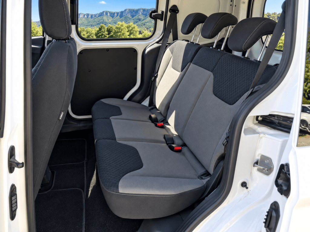 Asientos traseros y habitáculo Ford Transit Courier Kombi ocasión