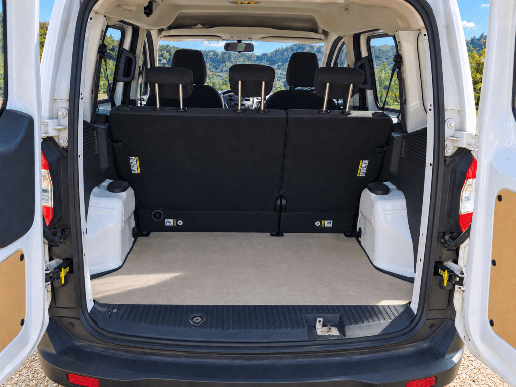 Maletero Ford Transit Courier Kombi espacio interior segunda mano