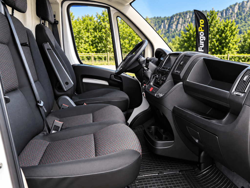 Interior cabina Opel Movano 2.2 Diesel 140CV asientos y volante