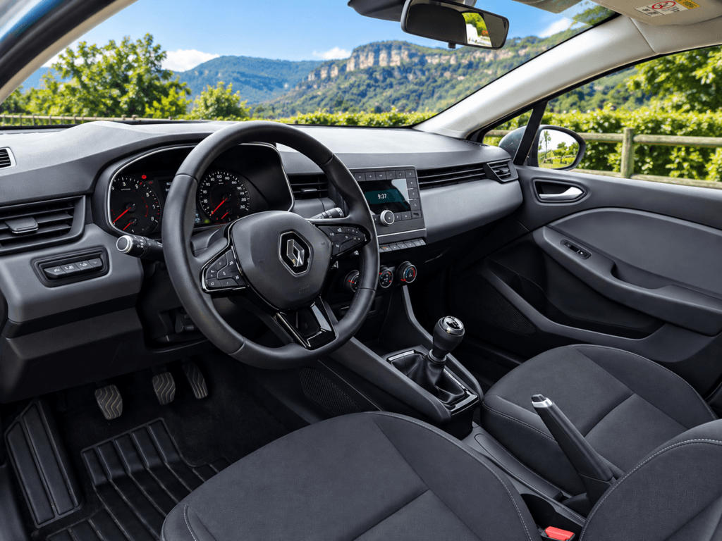 Renault Clio Business con pocos kilómetros volante y asientos delanteros