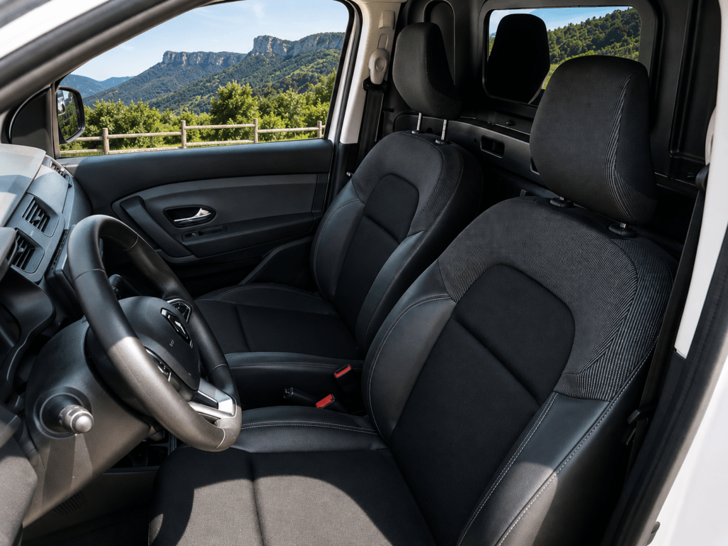 Interior delantero Renault Express Confort Blue dCi 95 segunda mano